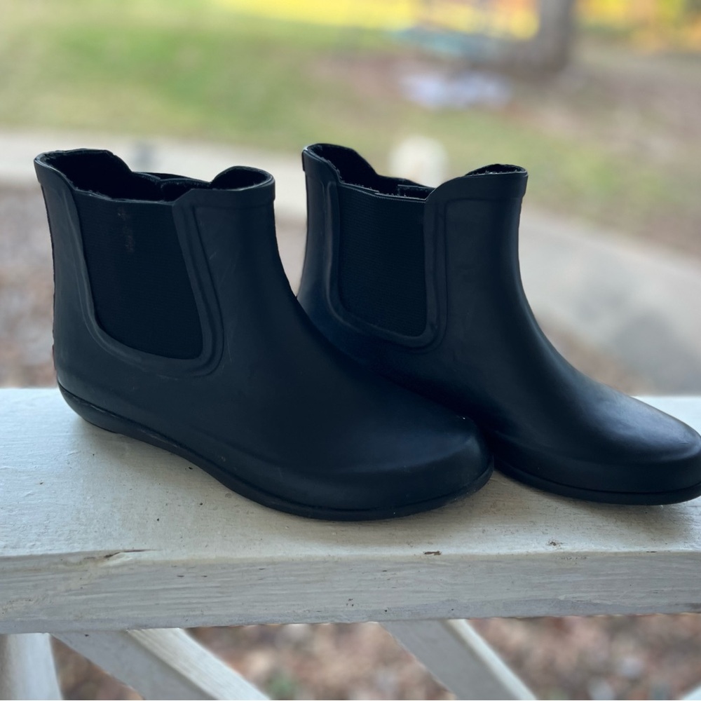 Chooka ladies Black low top rain boots. 7